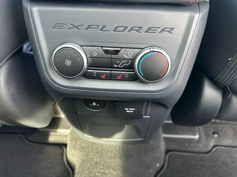 Ford Explorer Vehicle Image 06