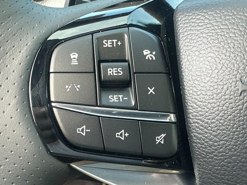 Ford Explorer Vehicle Image 15