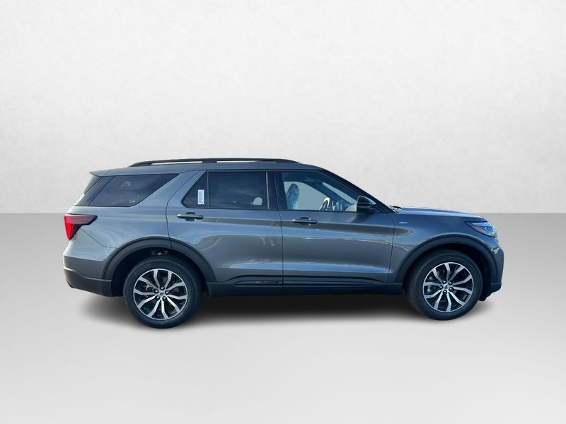 Ford Explorer Vehicle Image 02