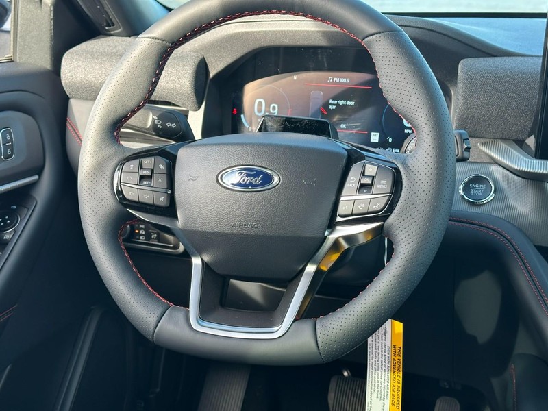 Ford Explorer Vehicle Image 06