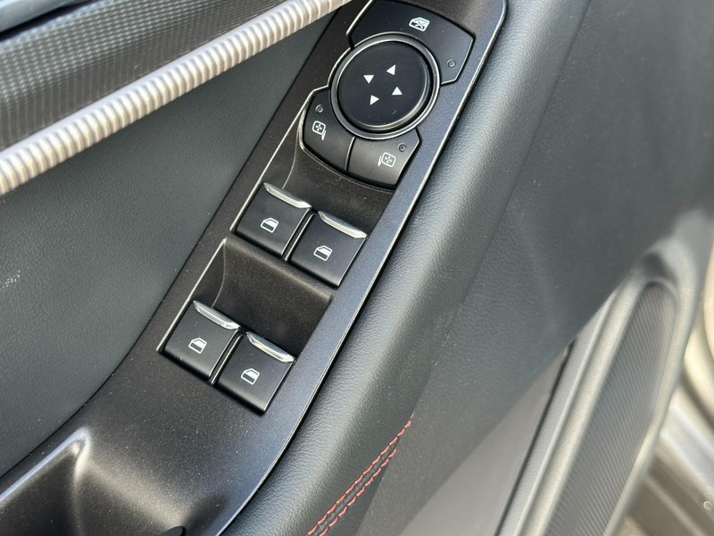 Ford Explorer Vehicle Image 09