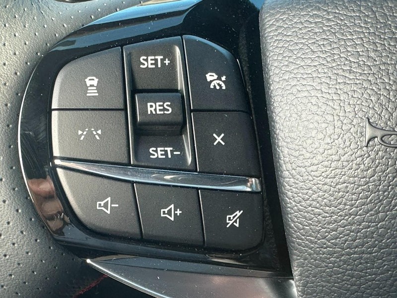 Ford Explorer Vehicle Image 11