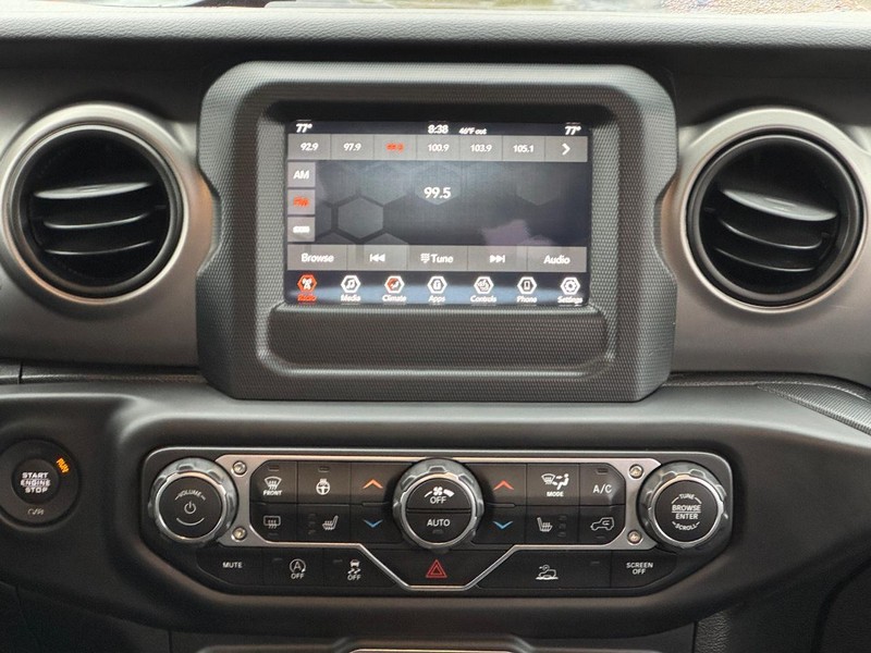 Jeep Gladiator Vehicle Image 13