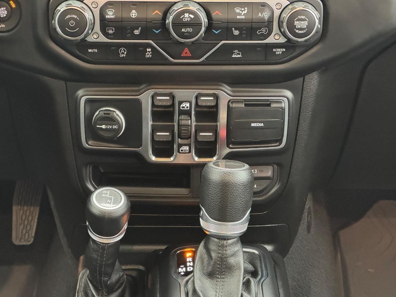 Jeep Gladiator Vehicle Image 14