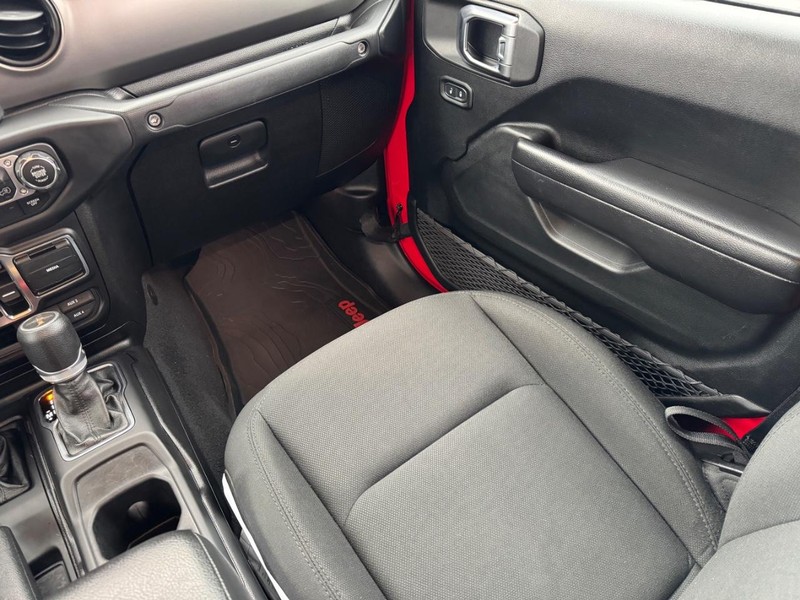 Jeep Gladiator Vehicle Image 15