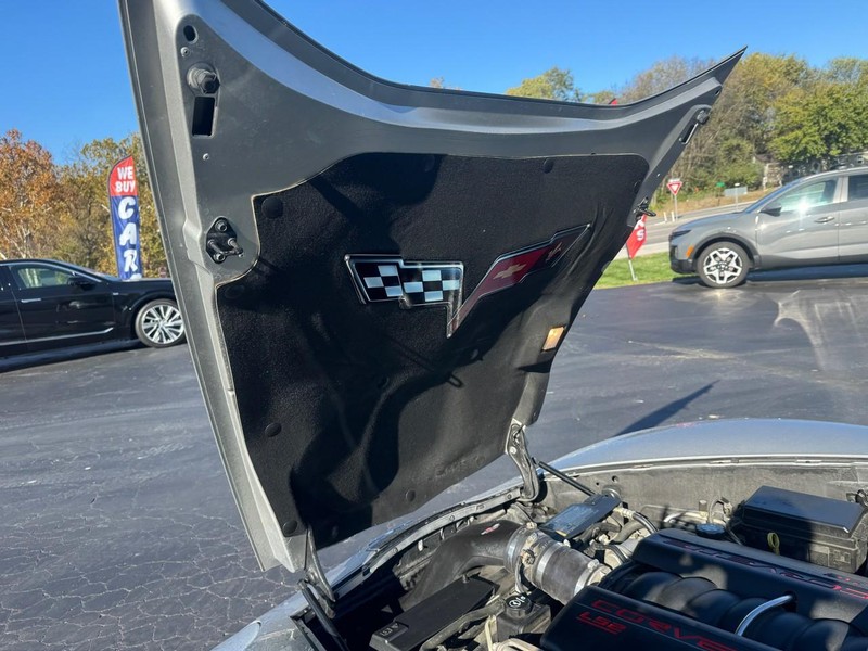 Chevrolet Corvette Vehicle Image 11