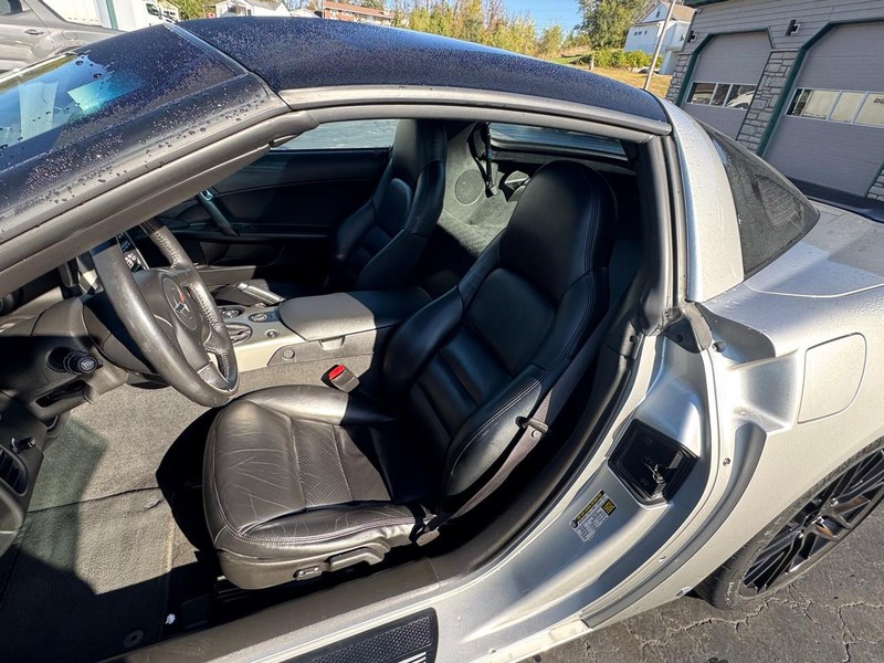 Chevrolet Corvette Vehicle Image 12