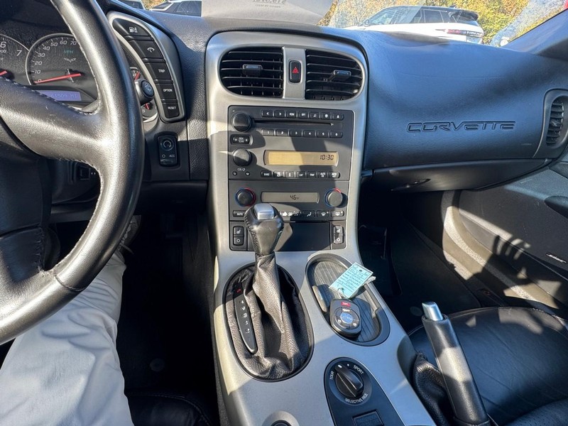 Chevrolet Corvette Vehicle Image 13