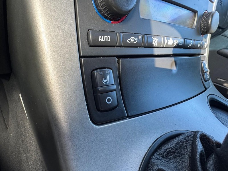 Chevrolet Corvette Vehicle Image 16