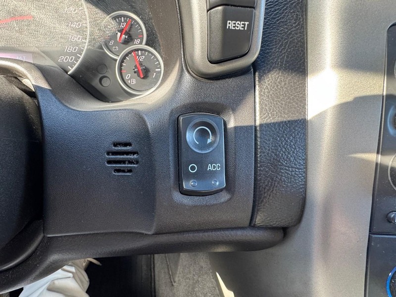 Chevrolet Corvette Vehicle Image 17