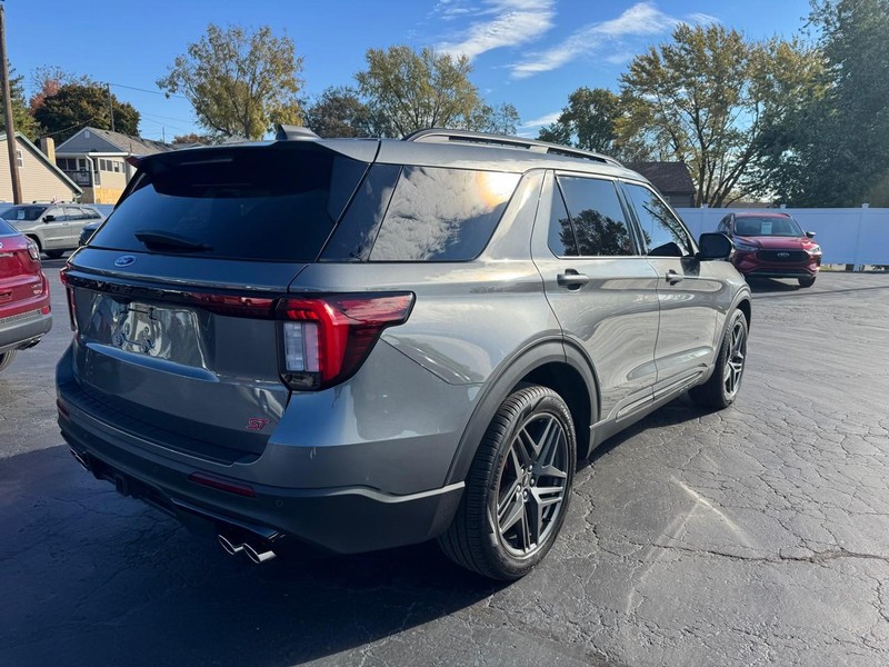 Ford Explorer Vehicle Image 07