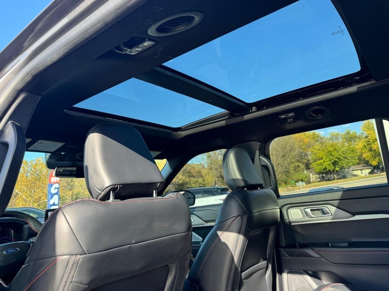 Ford Explorer Vehicle Image 13