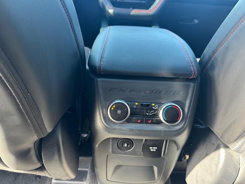Ford Explorer Vehicle Image 14