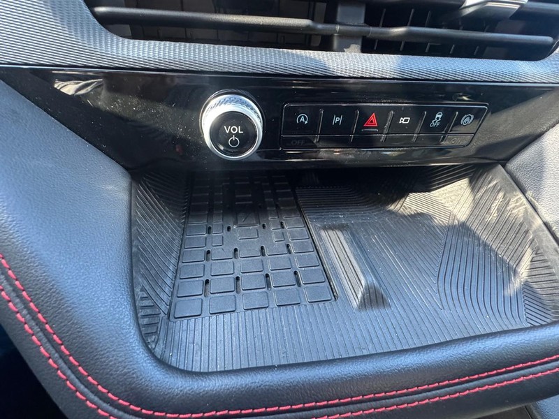 Ford Explorer Vehicle Image 24