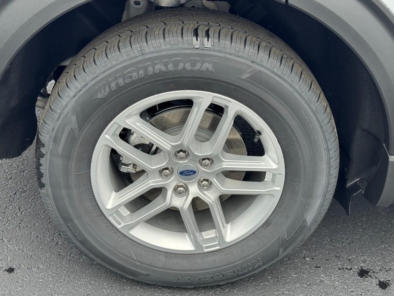 Ford Explorer Vehicle Image 04