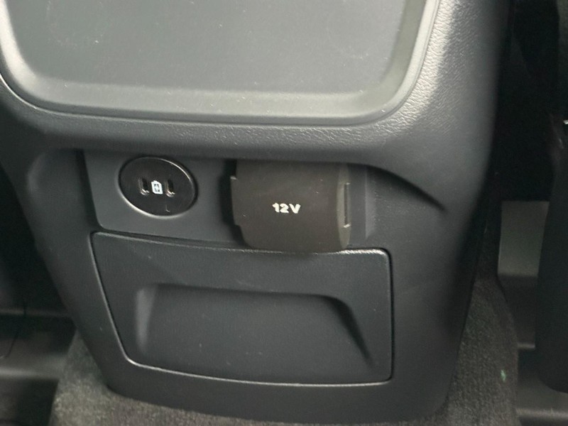 Ford Explorer Vehicle Image 11