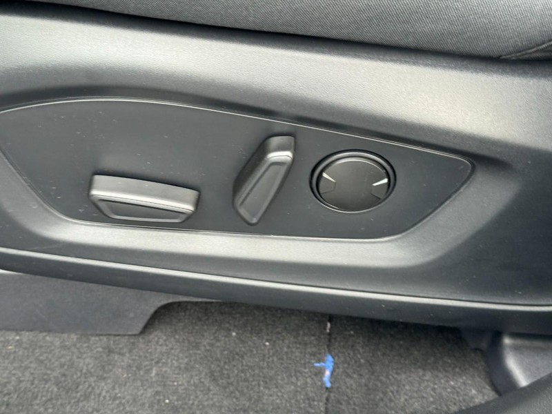 Ford Explorer Vehicle Image 13