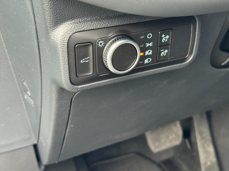 Ford Explorer Vehicle Image 14