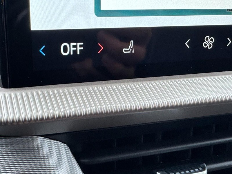 Ford Explorer Vehicle Image 17