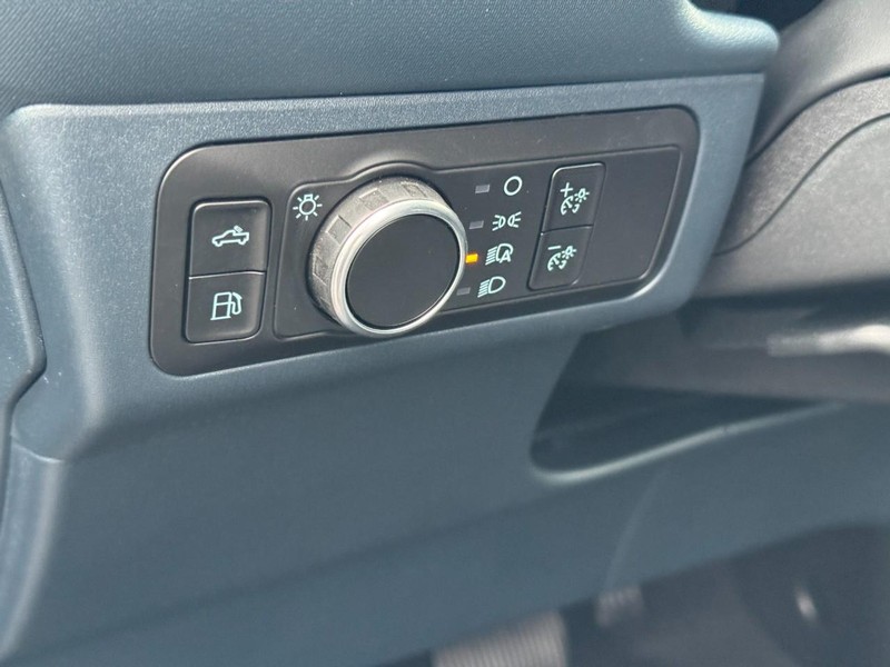 Ford Maverick Vehicle Image 11