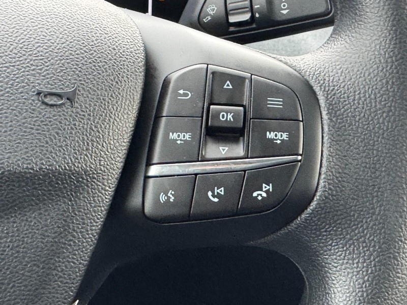 Ford Maverick Vehicle Image 13