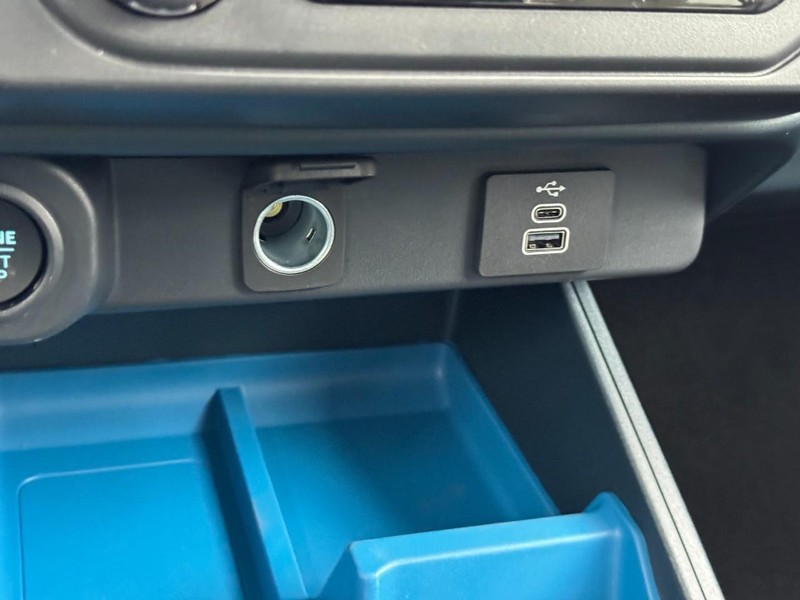 Ford Maverick Vehicle Image 14