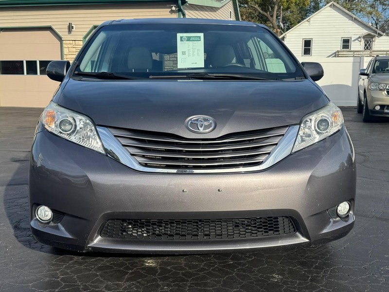 Toyota Sienna Vehicle Image 05