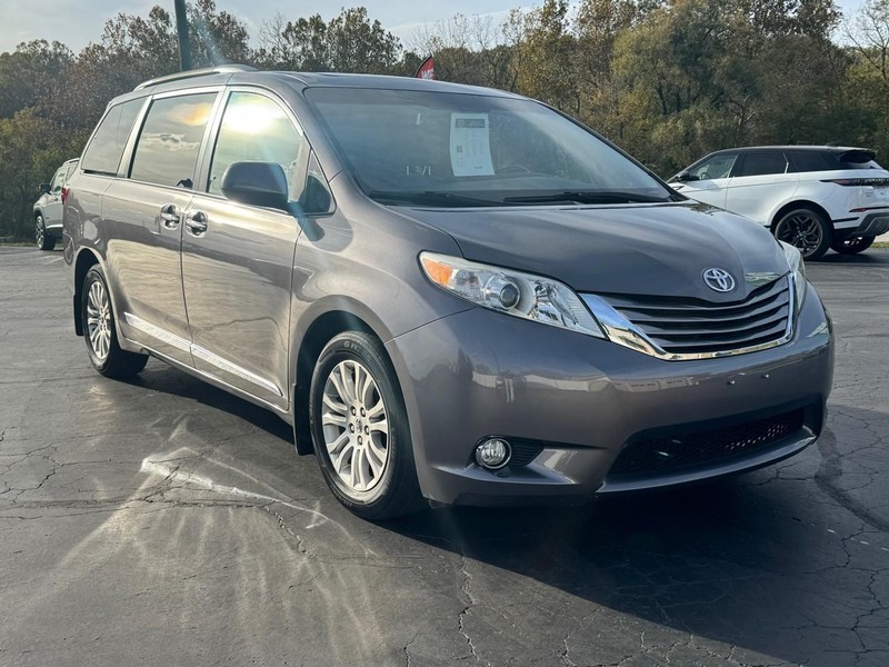Toyota Sienna Vehicle Image 06