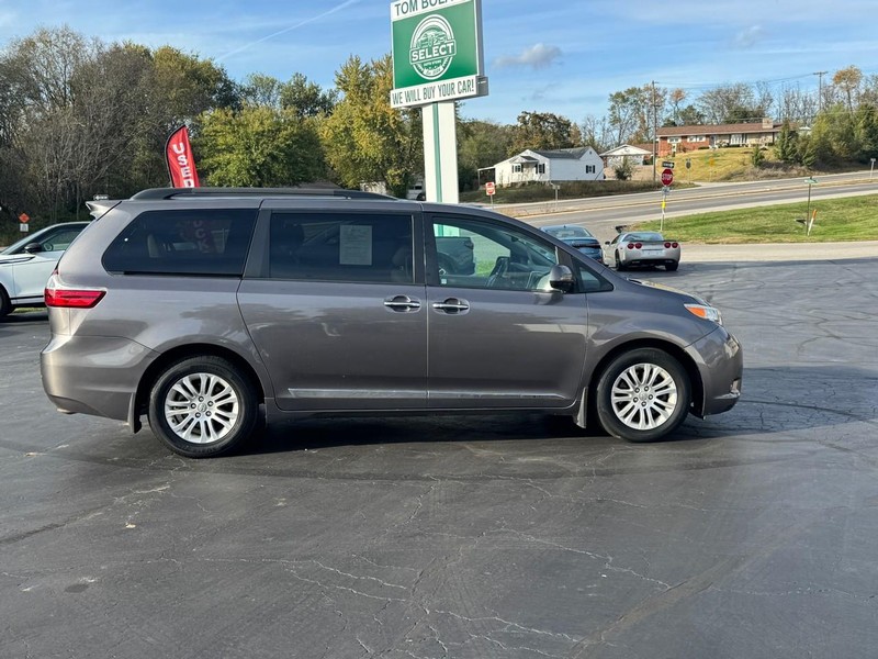 Toyota Sienna Vehicle Image 07