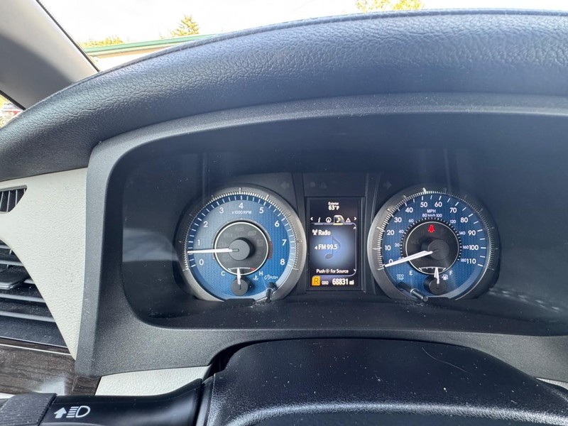Toyota Sienna Vehicle Image 16