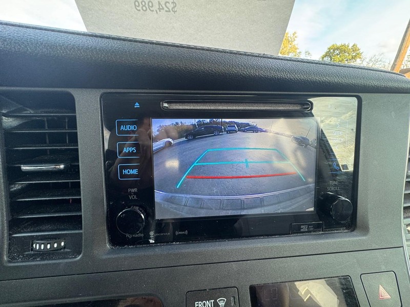 Toyota Sienna Vehicle Image 19