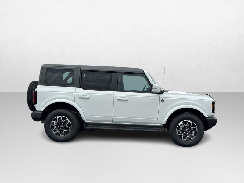Ford Bronco Vehicle Image 02