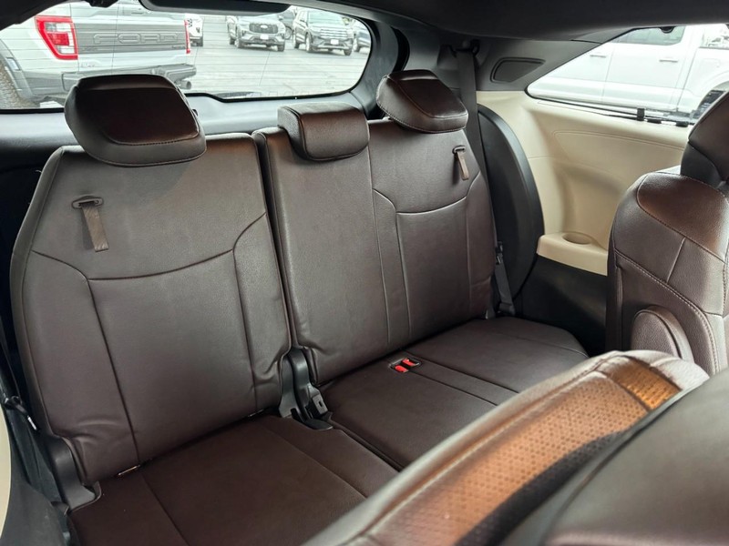 Toyota Sienna Vehicle Image 10