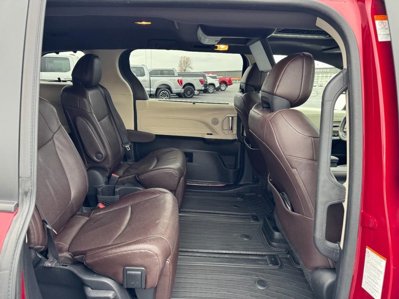 Toyota Sienna Vehicle Image 11