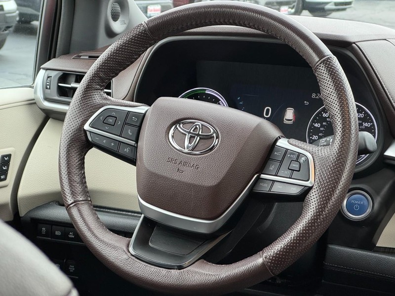 Toyota Sienna Vehicle Image 13