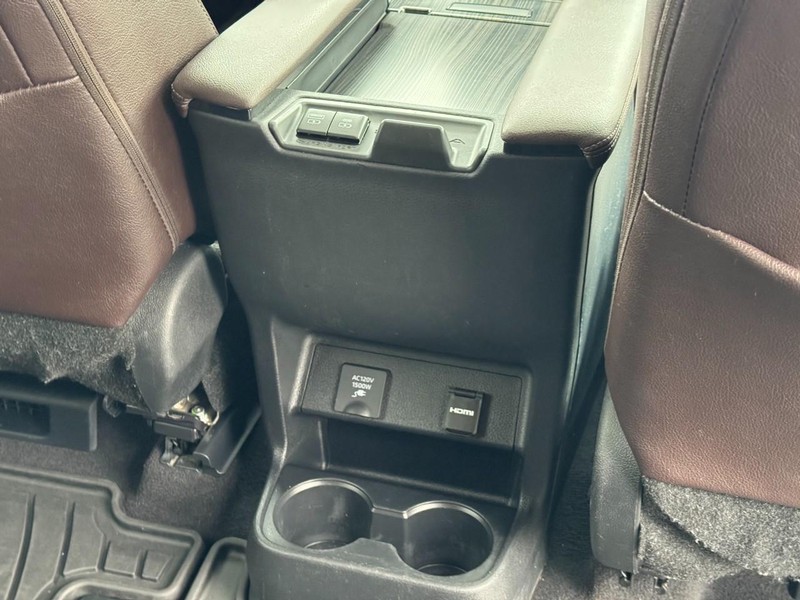 Toyota Sienna Vehicle Image 16