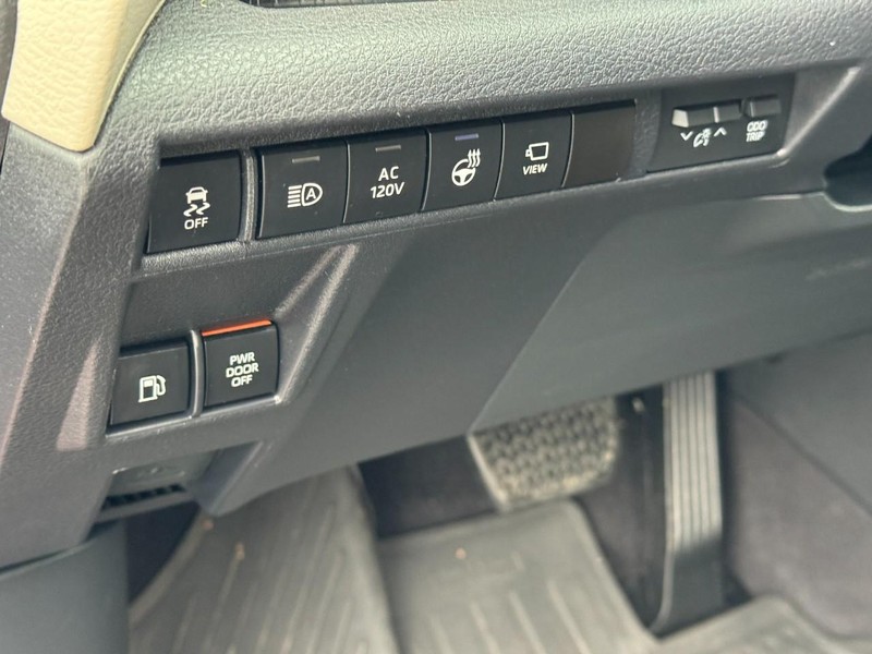 Toyota Sienna Vehicle Image 19