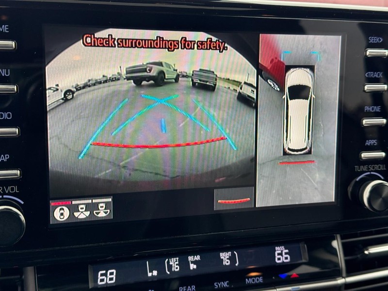 Toyota Sienna Vehicle Image 24