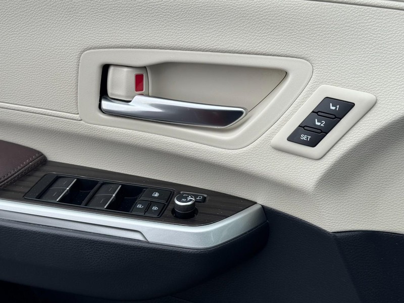 Toyota Sienna Vehicle Image 27