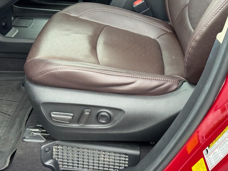 Toyota Sienna Vehicle Image 28