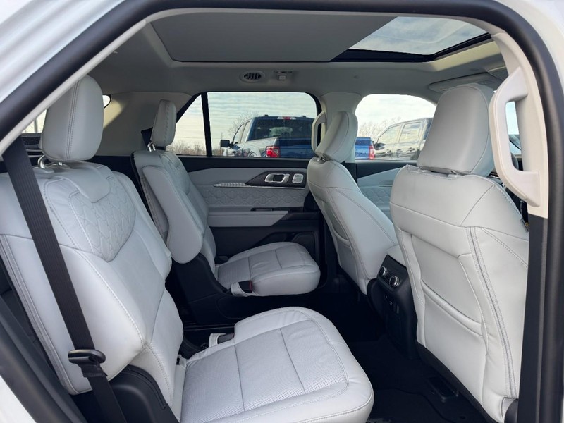 Ford Explorer Vehicle Image 05