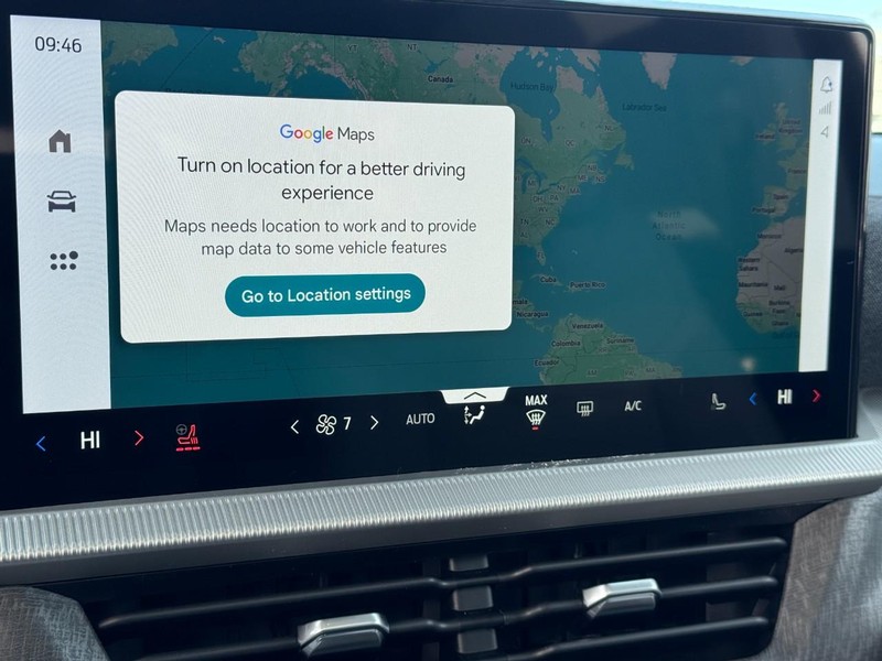 Ford Explorer Vehicle Image 16