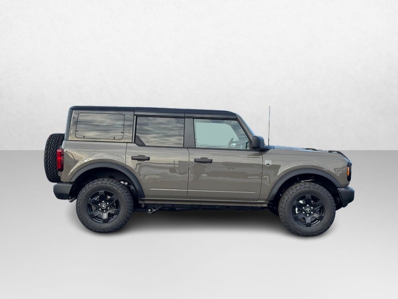 Ford Bronco Vehicle Image 02