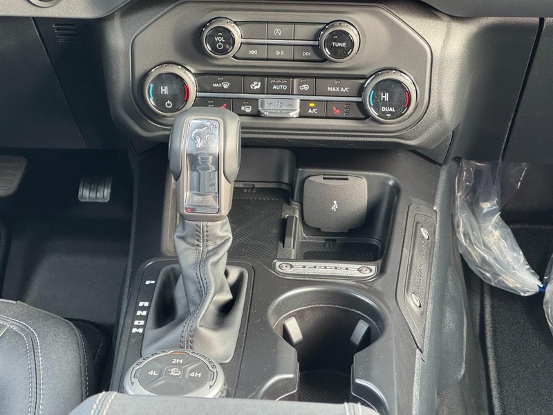 Ford Bronco Vehicle Image 09