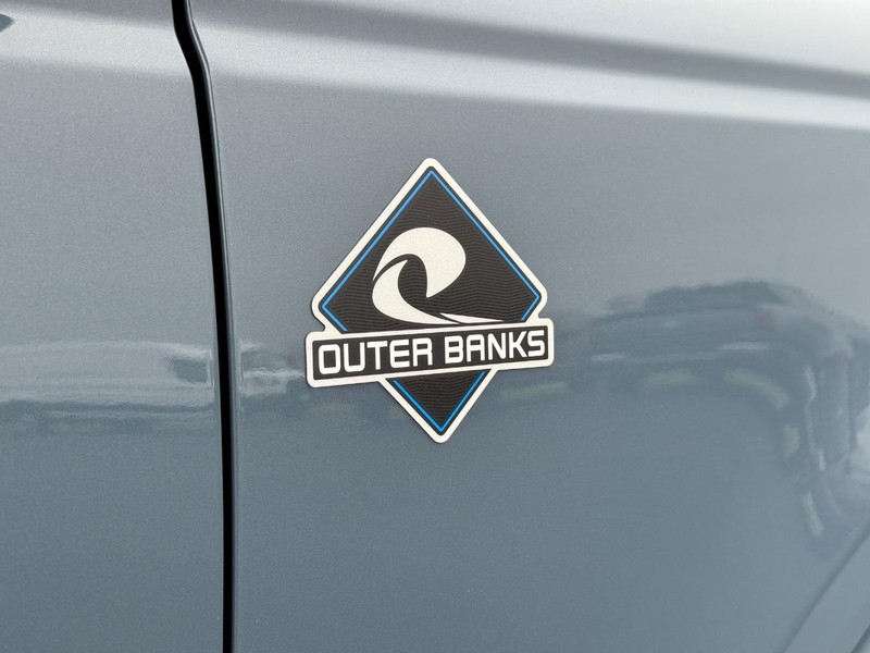 Ford Bronco Vehicle Image 05