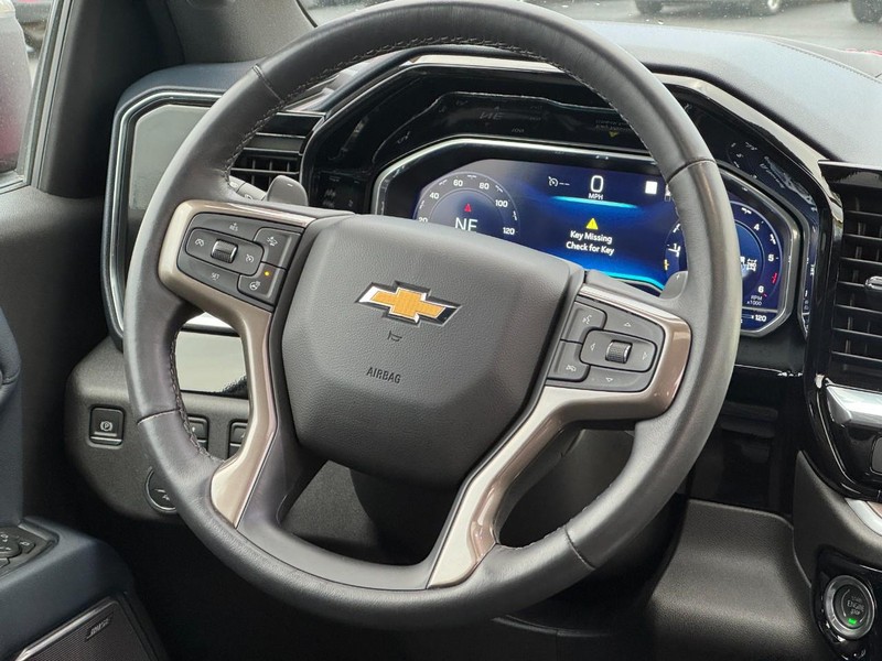 Chevrolet Silverado 1500 Vehicle Full-screen Gallery Image 12