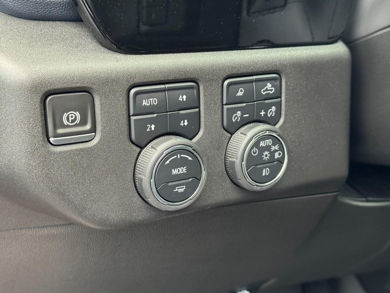 Chevrolet Silverado 1500 Vehicle Full-screen Gallery Image 17