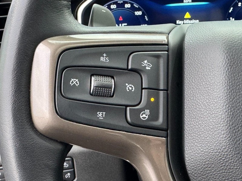 Chevrolet Silverado 1500 Vehicle Full-screen Gallery Image 18