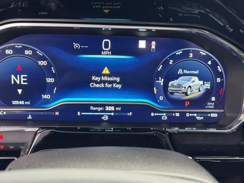 Chevrolet Silverado 1500 Vehicle Full-screen Gallery Image 20