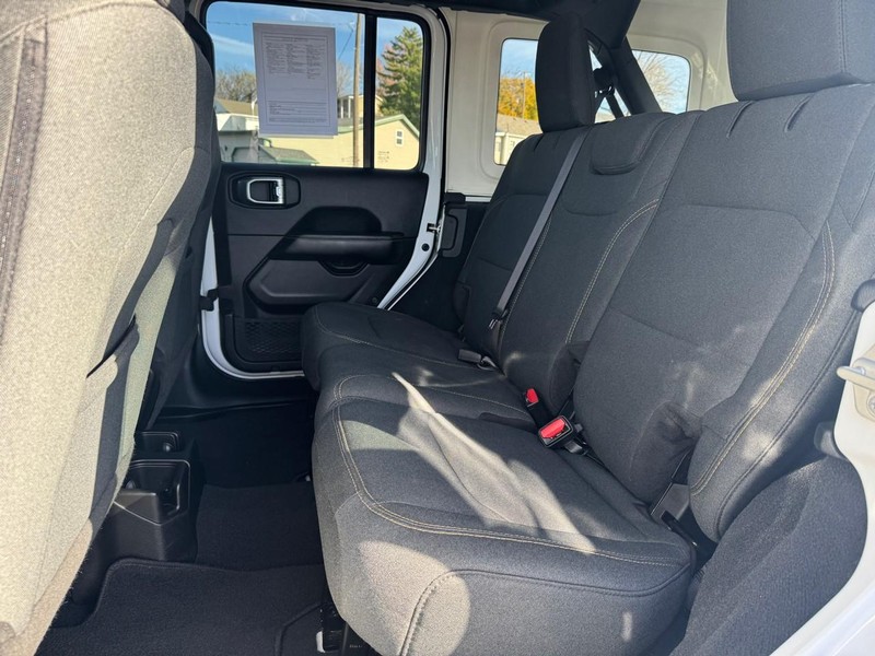 Jeep Wrangler Vehicle Image 10